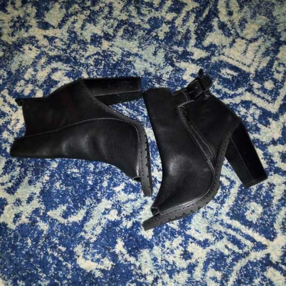 KDB Kelsi Dagger Brooklyn BLACK LAKESIDE OPEN BOOTIES SZ 8 - Picture 3 of 10